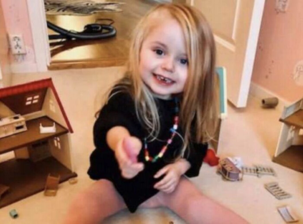 Esmeralda fick inte stanna hos familjehemsföräldrarna Melinda och Lasse. Foto: Polisen