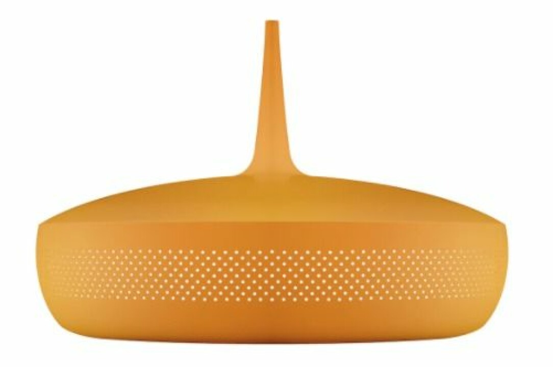 Gul lampskärm till taklampan i retrostil, vid med perforeringar.