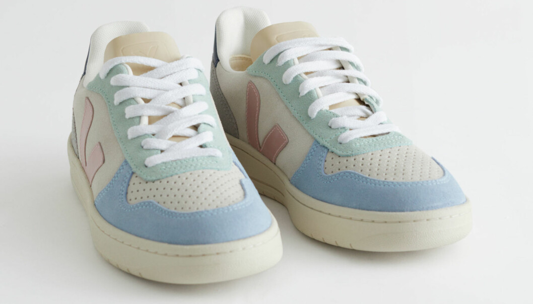 Flerfärgade sneakers i pasteller, från Veja hos & Other Stories