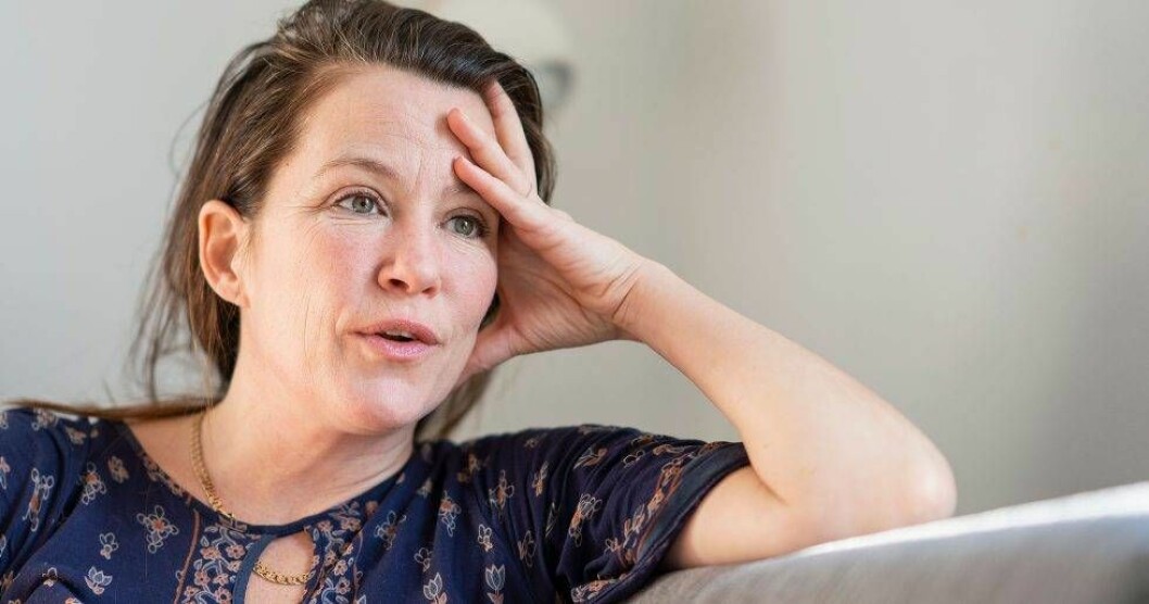 Sofi Helleday är skådespelare och har bland annat spelat på Dramaten och i filmer med många stora svenska namn. Sofi Helleday hemma i soffan.
