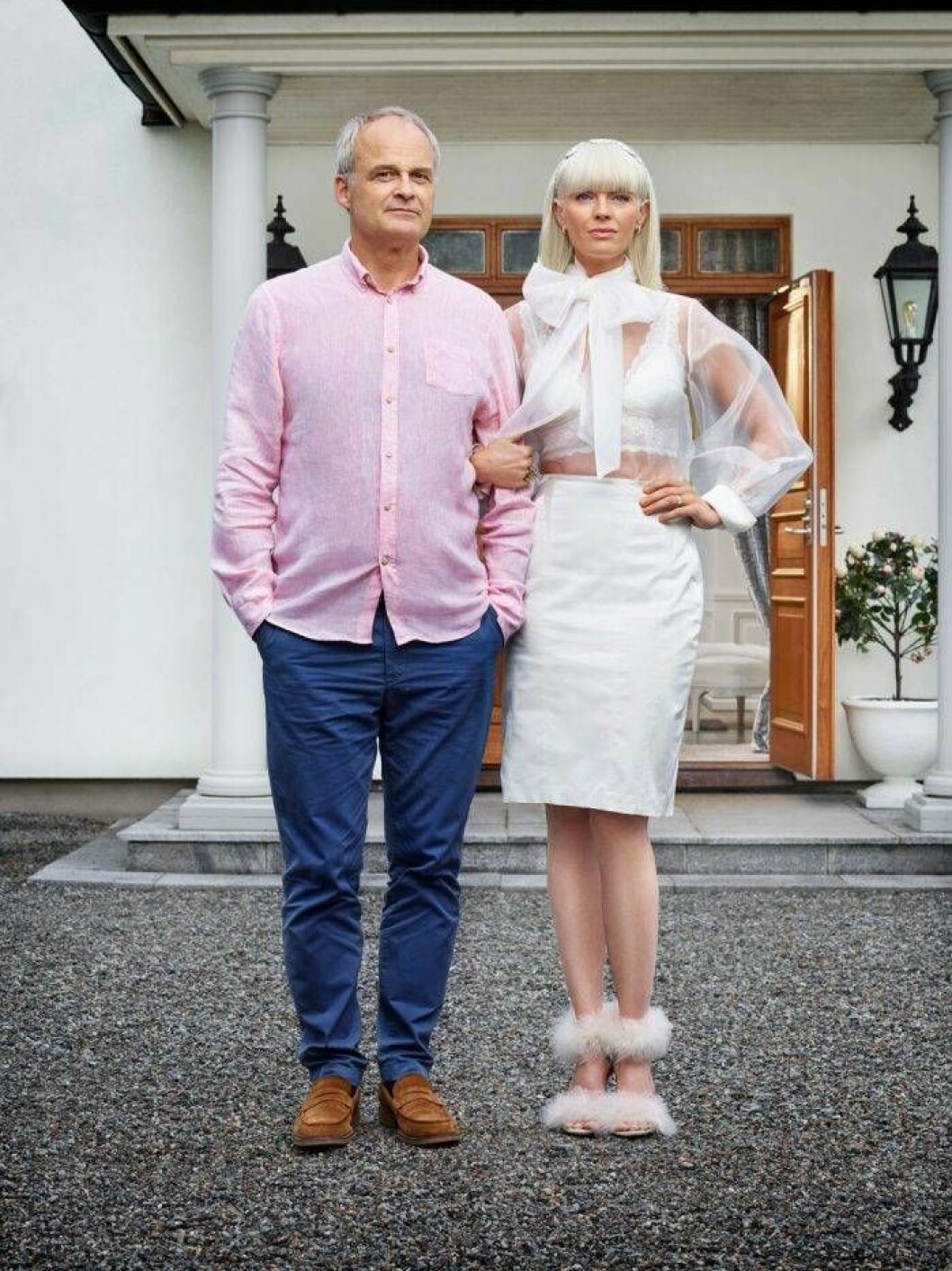 Fredde (Johan Rheborg) och Mickan (Josephine Bornebusch). Foto: Pär Bäckstrand/C More/TV4 Johan Rheborg och Josephine Bornebusch i Solsidan säsong 6.