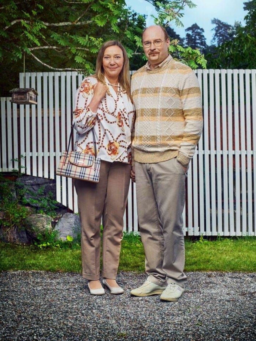 Malin Cederbladh som Anette och Henrik Dorsin som Ove. Foto: Pär Bäckstrand/C More/TV4 Malin Cederbladh och Henrik Dorsin i Solsidan säsong 6.