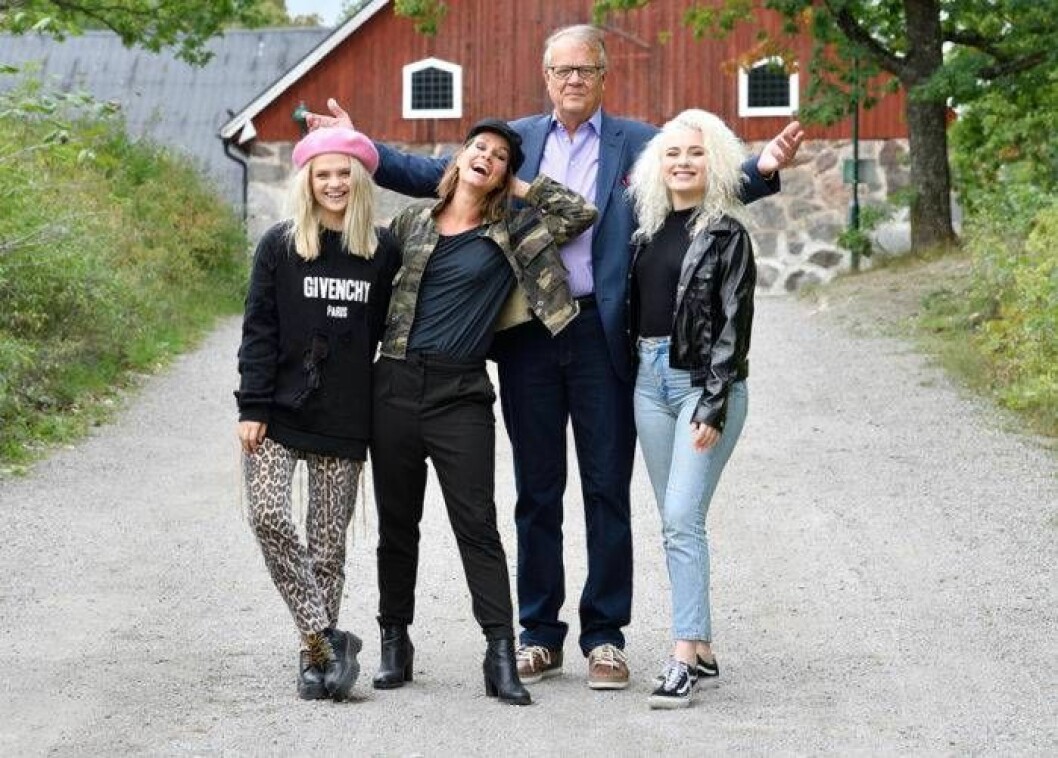 Margaret, Linda Bengtzing, Lasse Berghagen och Wiktoria åker ut på vägarna i jul i ”Stjärnklart”. Bild: Krall entertainment Stjärnklart 2018
