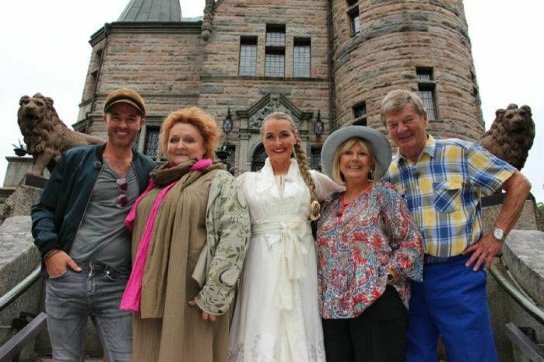 Peter Jöback, Marianne Mörck, Regina Lund, Ann-Louise Hanson och Bosse Parnevik. Foto: Hans Montelius/SVT Peter Jöback, Marianne Mörck, Regina Lund, Ann-Louise Hanson och Bosse Parnevik i Stjärnorna på slottet.