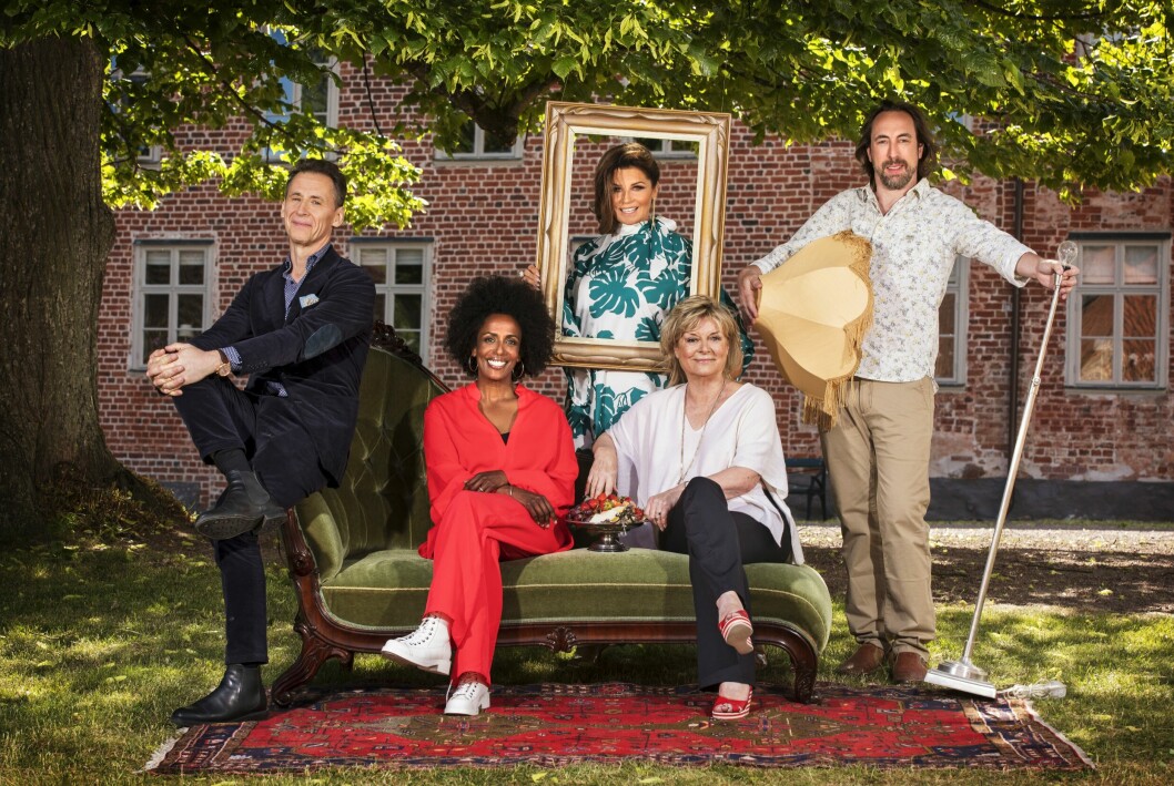 I den nya säsongen av Stjärnorna på Slottet ser vi Grynet tillsammans med David Lagercrantz, Marika Carlsson, Carola Häggkvist och Per Andersson. Grynet Molvig tillsammans med de övriga fyra deltagarna i den 16:e säsongen av Stjärnorna på slottet.