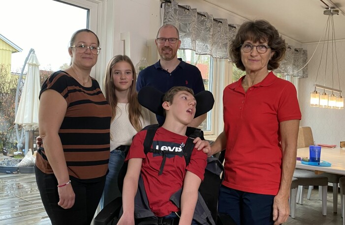Familjen Svedenås – mamma Caroline, barnen Lovisa och Sebastian och pappa Mattias – tillsammans med Susanne Ericsson. Caroline Svedenås, Lovisa Svedenås, Mattias Svedenås och Sebastian Svedenås tillsammans med barnsjuksköterskan Susanne Ericsson.