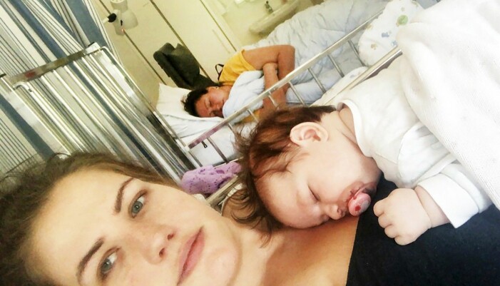 Susanne och Carolina såg mycket fram mot att bli föräldrar. Bilden är tagen strax efter att Nellie föddes. Kvinna på BB efter förlossningen.