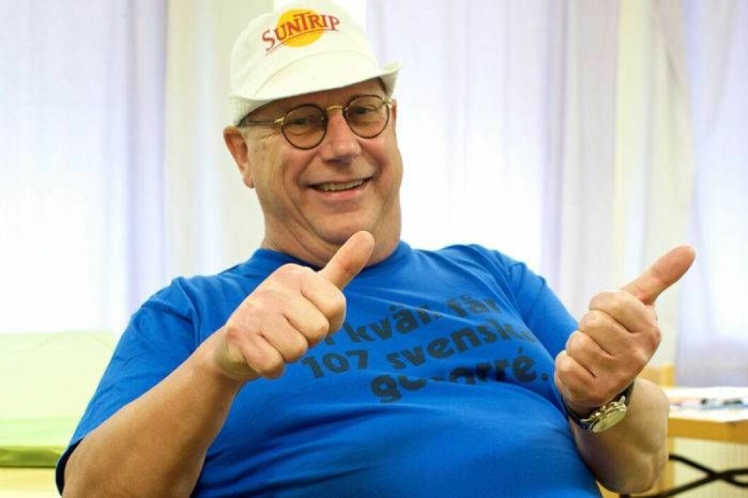 Sven Melander uppklädd som sin klassiska roll i Sällskapsresan.