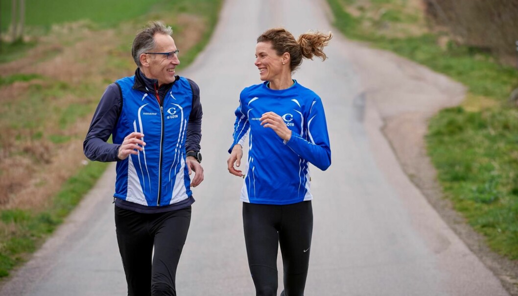 Sven och Emma är ute på en löpartur, något de gärna gör tillsammans.