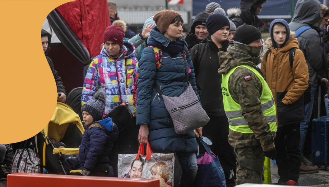 Ukrainska flyktingar vid gränsen till Polen efter att Ryssland attackerat deras hemland.