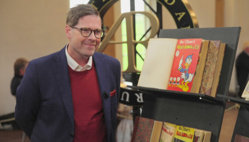 Erik Ingare värderar Kalle Anka-tidningar i Uppsala