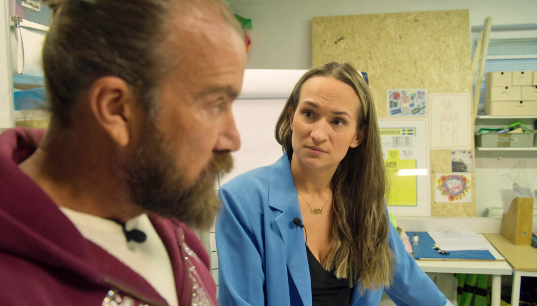 Jan-Emanuel Johansson och Bianca Kronlöf diskuterar i tv-serien Ta det som en man som sänds på SVT Play.