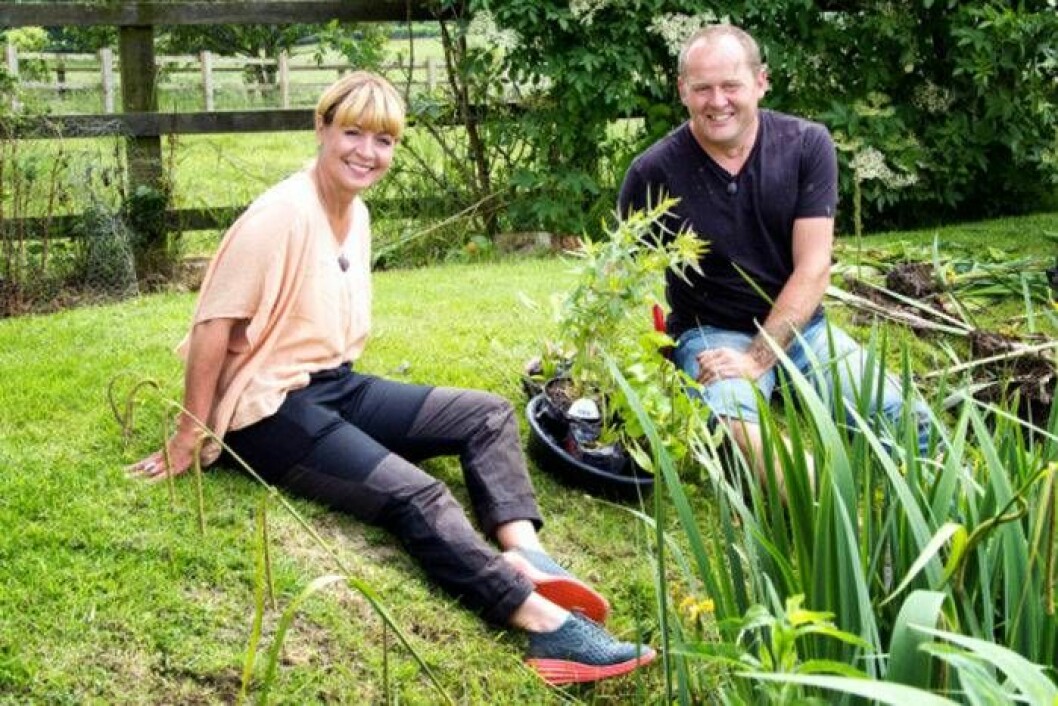 Pernilla Månsson Colt och John Taylor besöker olika engelska trädgårdar. Foto: SVT Pernilla Månsson Colt och John Taylor besöker olika engelska trädgårdar.