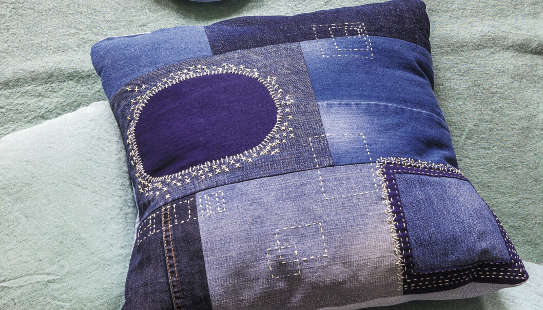 Sy en fin kudde i lappteknik av dina gamla jeans.