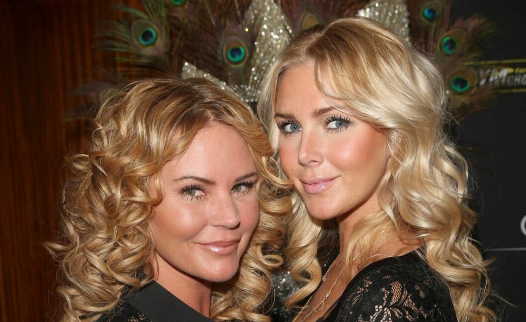 Systrarna Magdalena och Hannah Graaf i blonda lockar. 