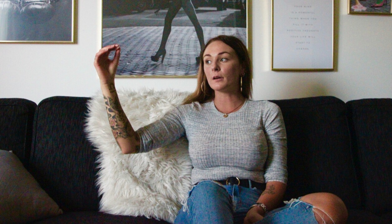 Idag vet Therese hur det är att ha ett bra liv utan droger. "Att ha att ha ett eget hem att gå till, en fristad, får mig att fortsätta." Therese sitter och berättar i en svart soffa med tavlor som bakgrund.