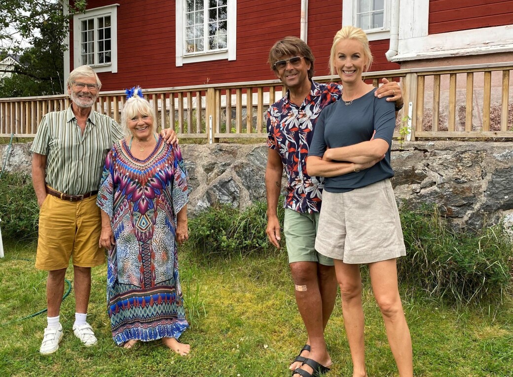 Hans Wahlgren och Christina Schollin tillsammans med Niklas Strömstedt och Jenny Strömstedt. Hans Wahlgren och Christina Schollin tillsammans med Niklas Strömstedt och Jenny Strömstedt under inspelningen av Tillsammans med Strömstedts.
