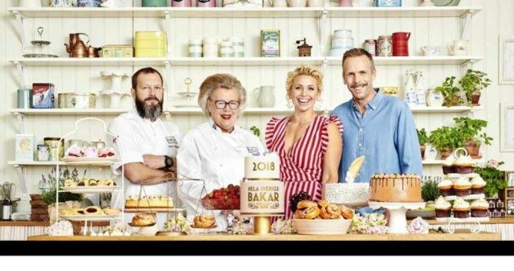 Programledare i Hela Sverige bakar är Tina Nordström och Johan Östling (till höger). Juryn består av Johan Sörberg och Birgitta Rasmusson. Programledare i Hela Sverige bakar är Tina Nordström och Johan Östling. Juryn består av Johan Sörberg och Birgitta Rasmusson.
