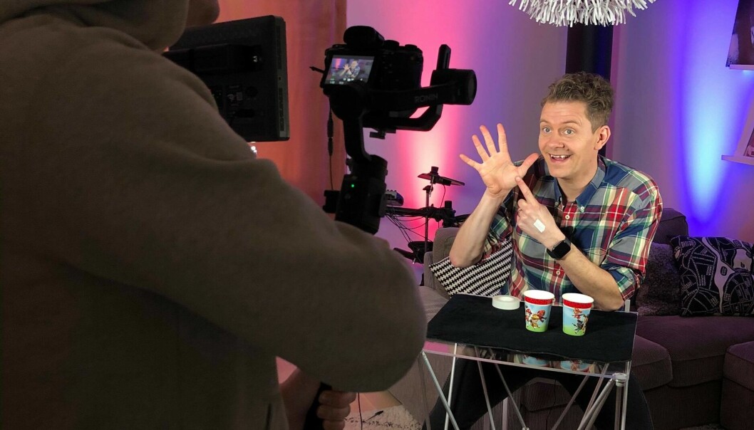 Tobbe Trollkarl spelar in trollerifilmer för Min stora dag.