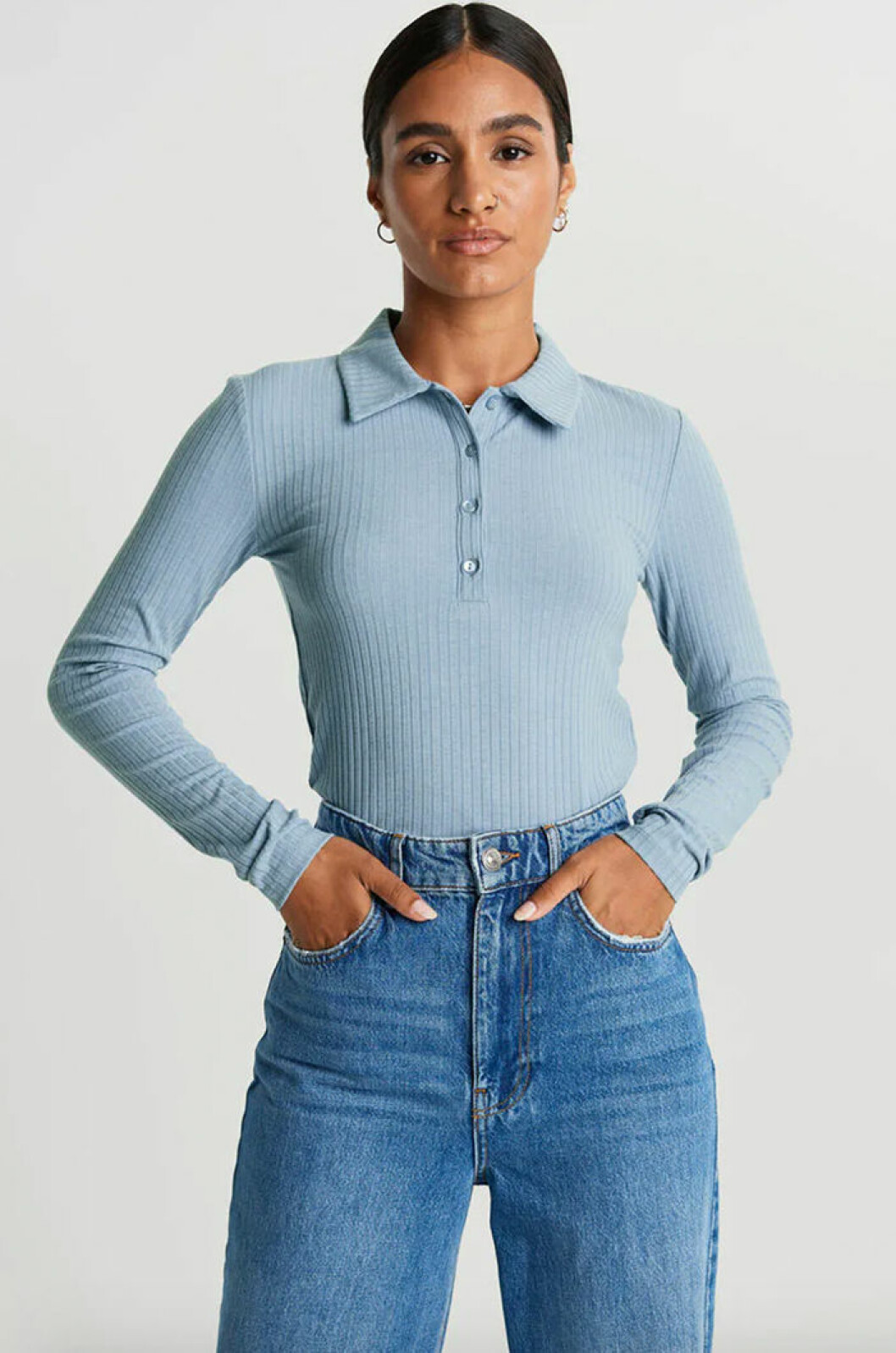 Blå tröja med krage från Gina Tricot.
