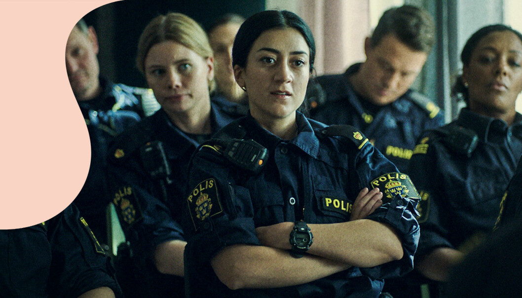 Gizem Kling Erdogan, Amanda Jansson, Oscar Töringe och Anna Sise i en scen i SVT-serien Tunna blå linjen.