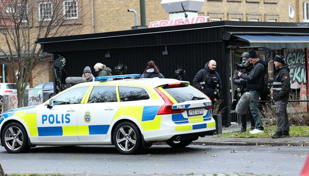 Många poliser tittar på serien. Då är det viktigt att alla detaljer, som blåljuset på bilarna, är rätt. inspelning av Tunna Blå Linjen säsong 2