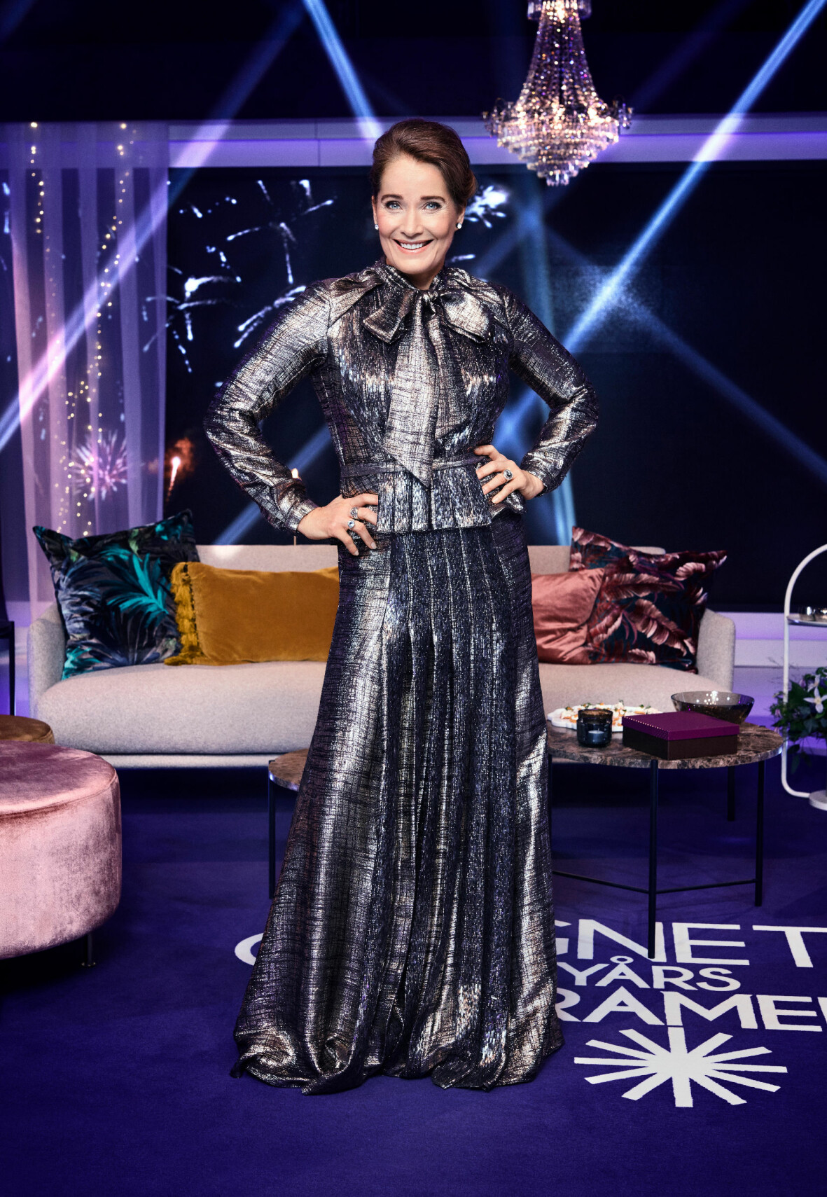När Agneta Sjödin gör <em>Agnetas nyårskarameller</em> är det glitter och glamour som gäller. Agneta Sjödin i Agnetas nyårskarameller på TV4.