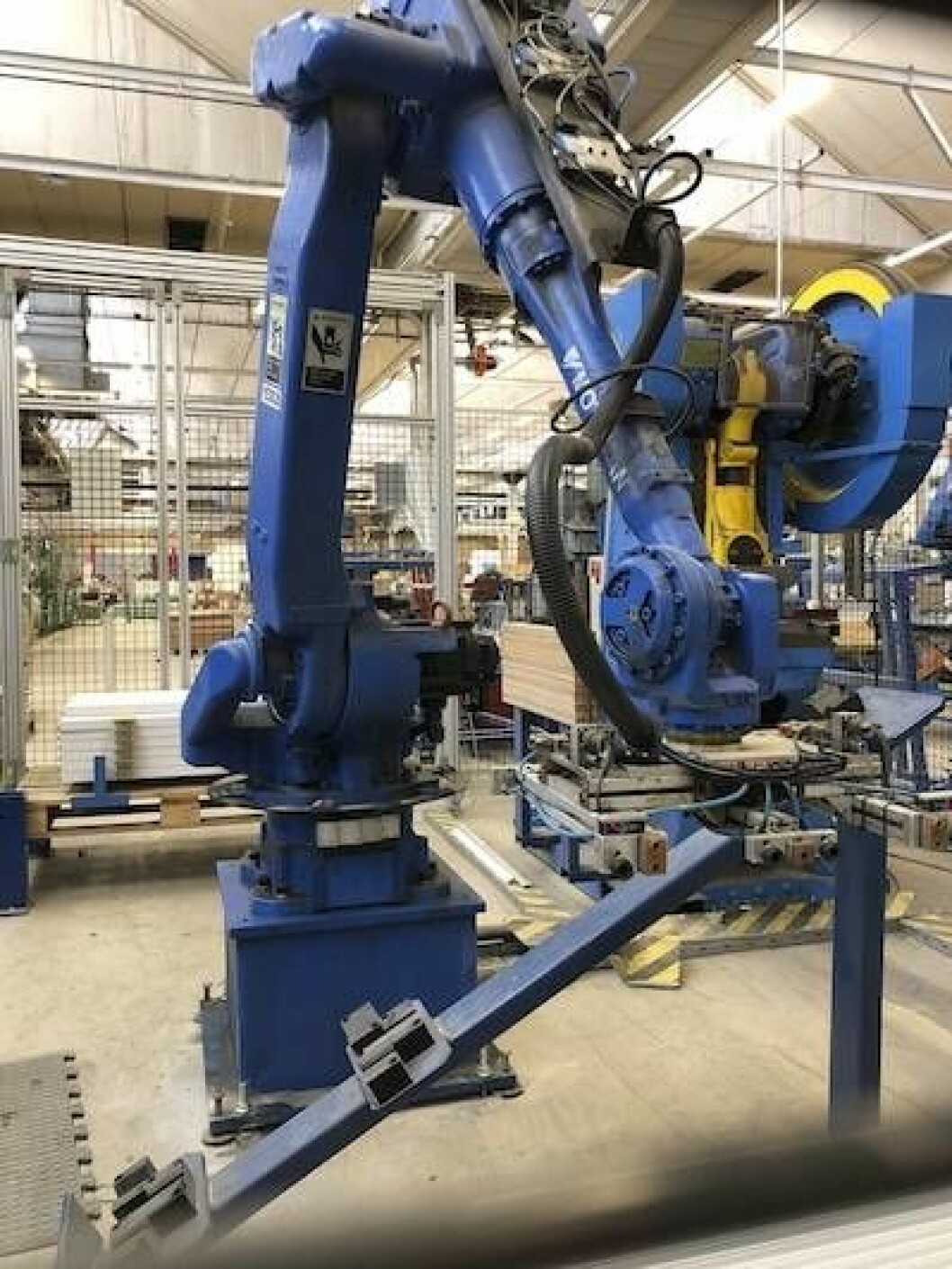 Hade robotens gripdon varit vänt åt andra hållet skulle en vass kant ha borrat rakt igenom Ulrik. Privat bild Hade robotens gripdon varit vänt åt andra hållet skulle en vass kant ha borrat rakt igenom Ulrik.