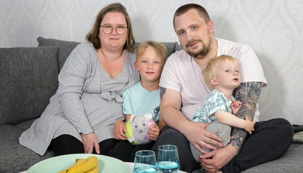 Ulrika och Rasmus med barnen Harry och Oden.