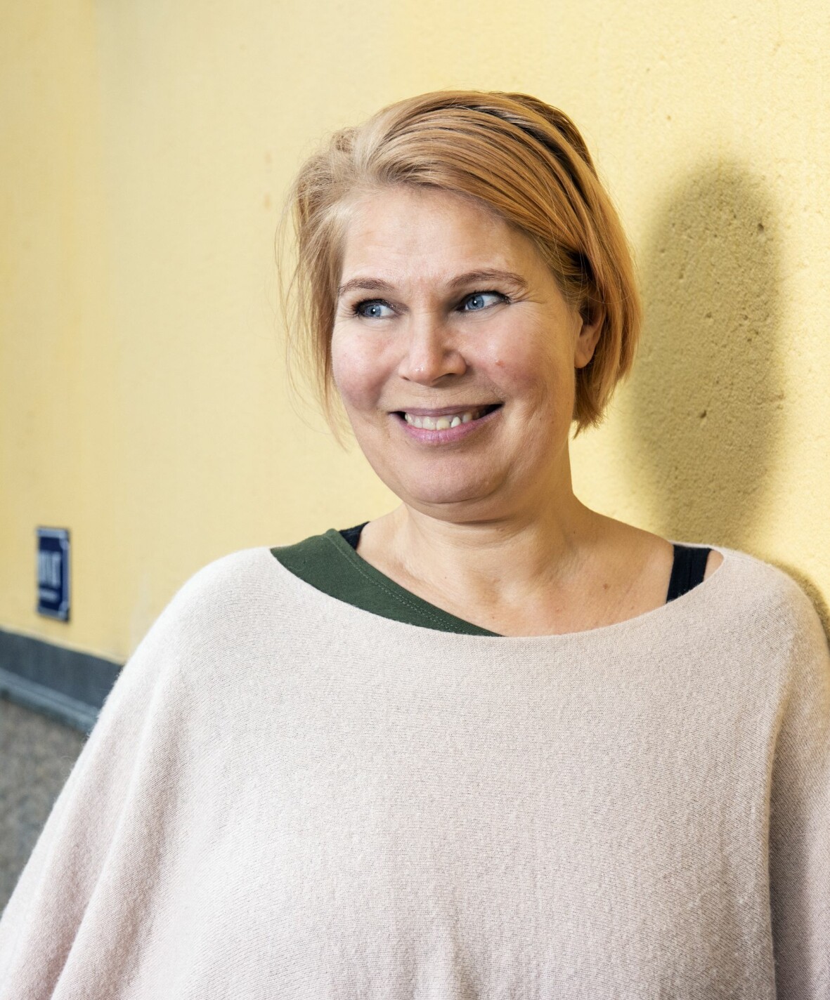 Ulrika har inte druckit en droppe alkohol på tio år. Ulrika är nykterist sedan tio år.