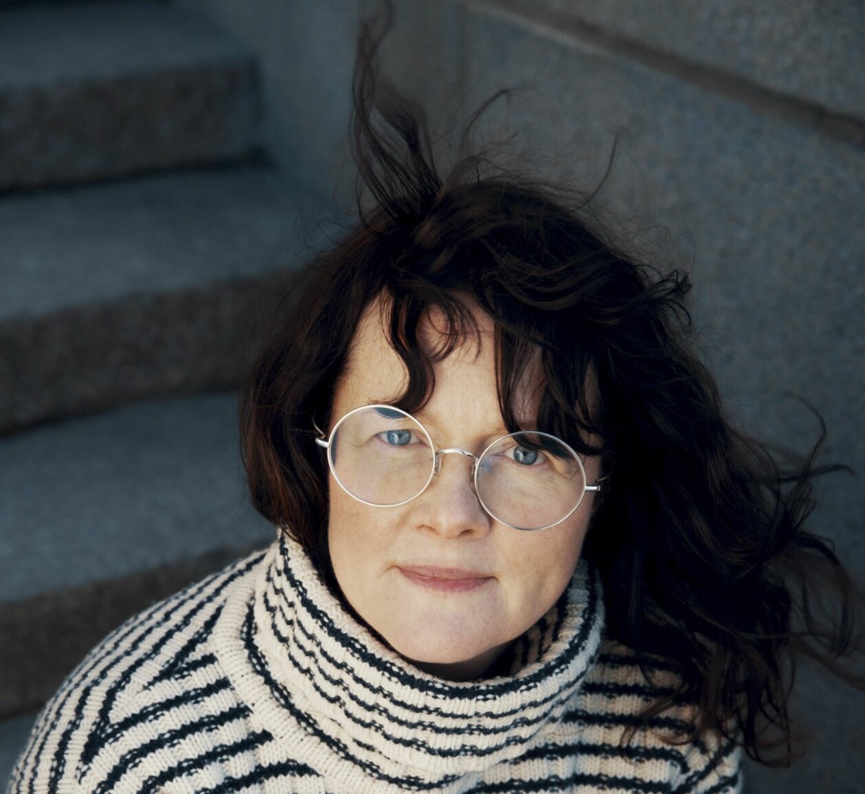 –Efterhand insåg jag att andra nog skulle vilja läsa den här klassiska kärlekshistorien, säger Ulrika Ewerman, som från början skrev boken till sin bror. Ulrika Ewerman som berättar om hur hon bearbetade sin döde syster genom att skriva en bok.