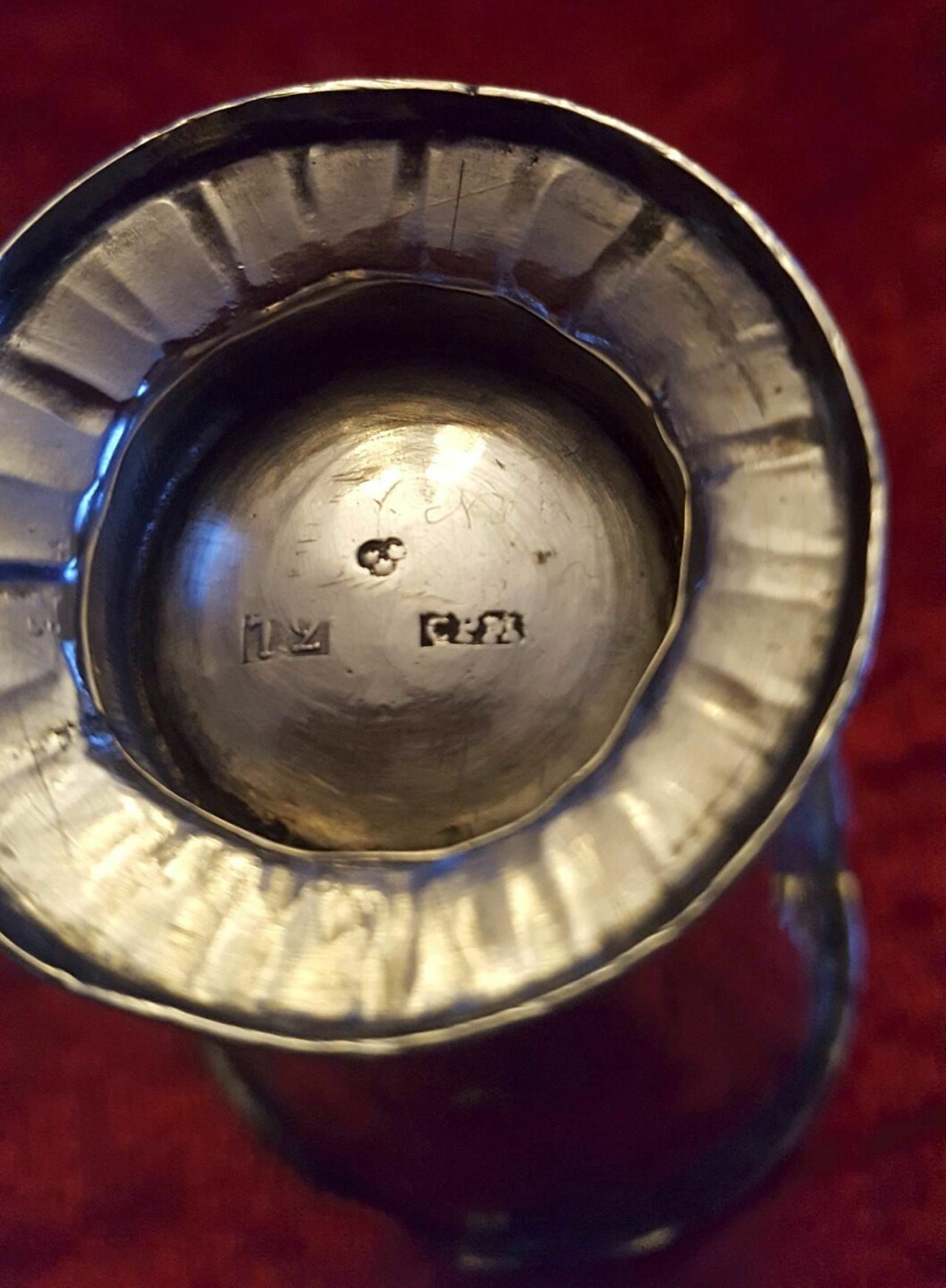 Silverbägare med stämplar 