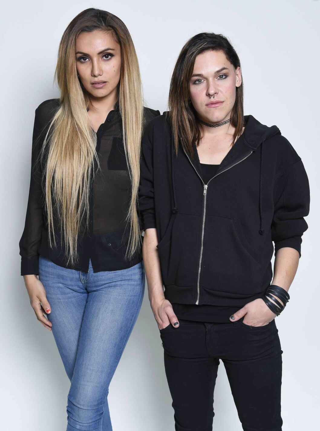 Vanessa Lopez tillsammans med skådespelaren Saga Becker som säger om Vanessas barnbok <em>Det är jag som är Mickan</em> ”Hade jag haft en sådan här bok när jag växte upp hade jag inte känt mig så ensam”. Foto: TT Vanessa Lopez och skådespelaren Saga Becker