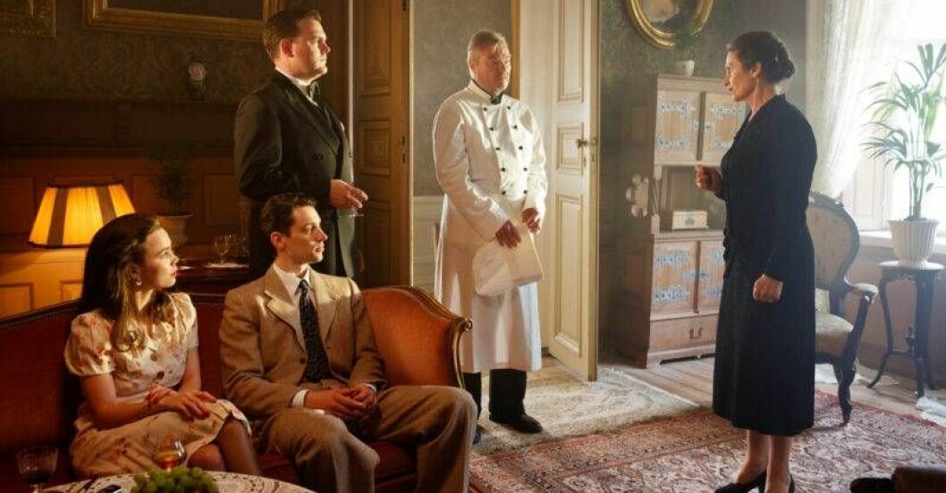 Vi får se mer av familjen Löwander! Familjen Löwander samlad i vardagsrummet