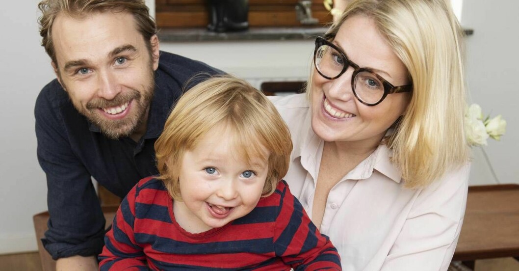 Adoption var aldrig ett alternativ för Dag och Lisa eftersom svårt sjuka inte tillåts adoptera. De tog hjälp av en surrogatmamma och är idag lyckliga föräldrar till Fred. Foto: Theresia Köhlin Adoption var inget alternativ för Lisa och Dag eftersom svårt sjuka inte får adoptera