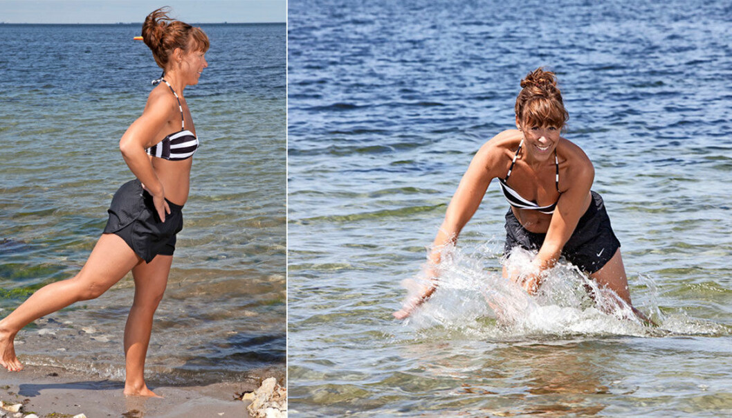 Åsa Rippe visar övningar för vattengympa på stranden