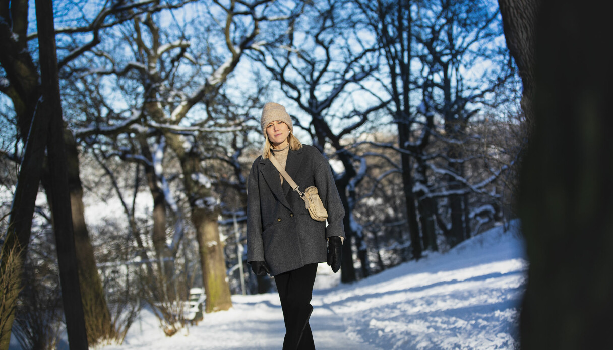 Många unga tjejer känner skam och rädsla över att inte bli trodda för att det inte syns att de har en ätstörning, säger Vera som är Storasyster på Tjejzonen. Vera som jobbar på Tjejzonen är ute på vinterpromenad.