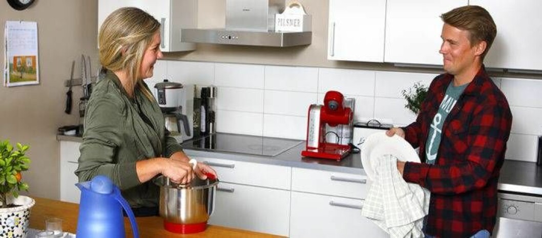Anneli och Henrik hemma i köket
