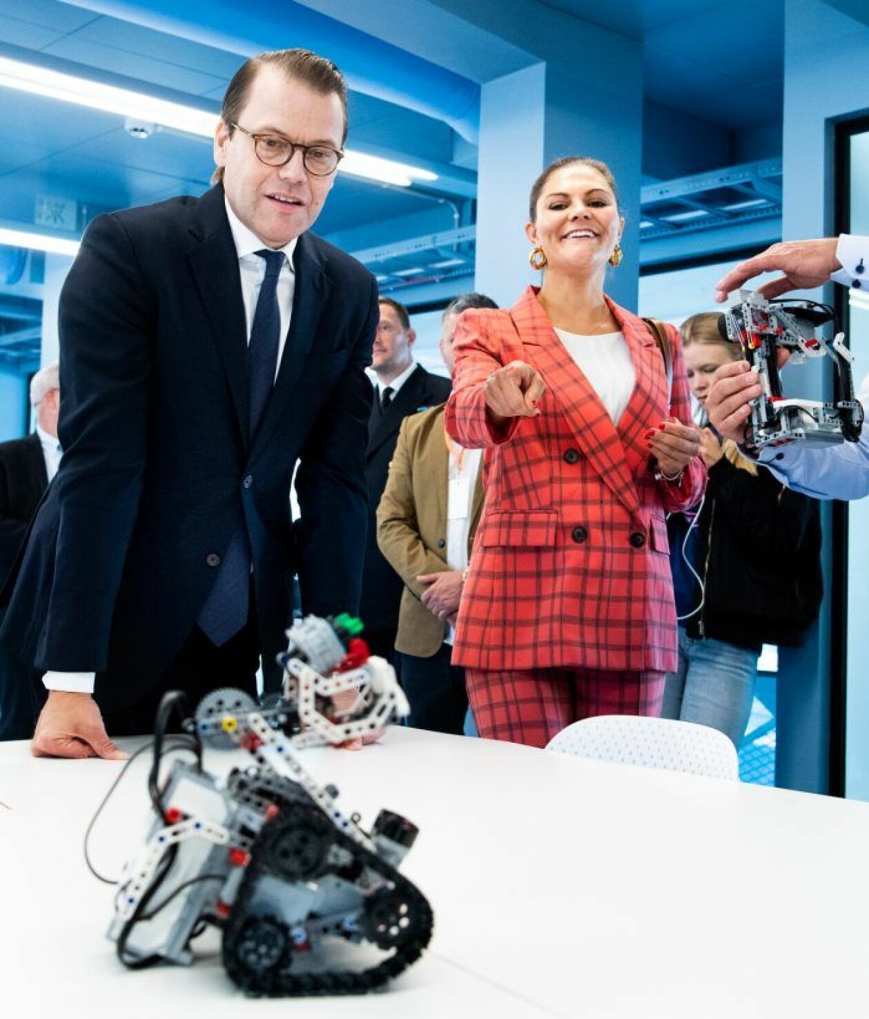 Victoria och Daniel bjussar på lite kunglig humor… Kronprinsessan Victoria prins Daniel representerar tillsammans.