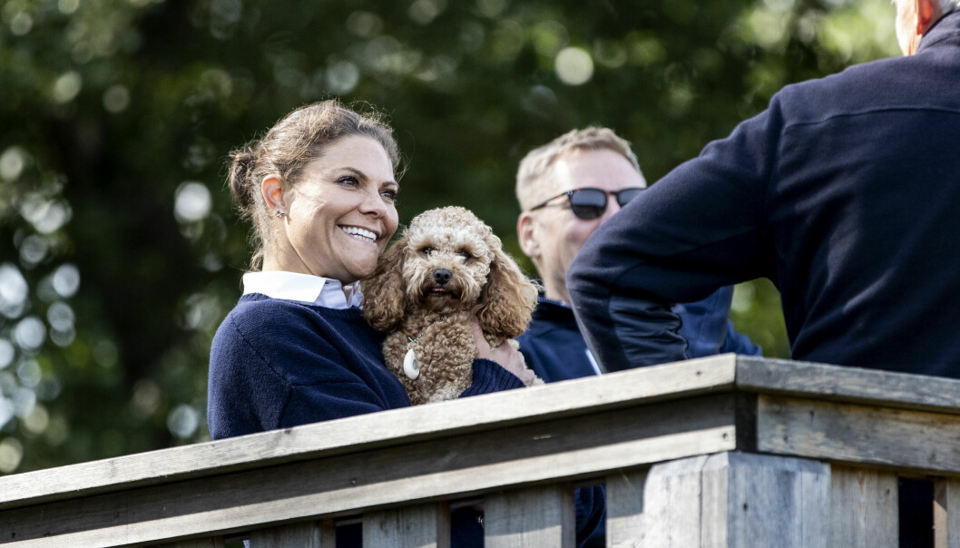 Kronprinsessan Victoria med hunden Rio.