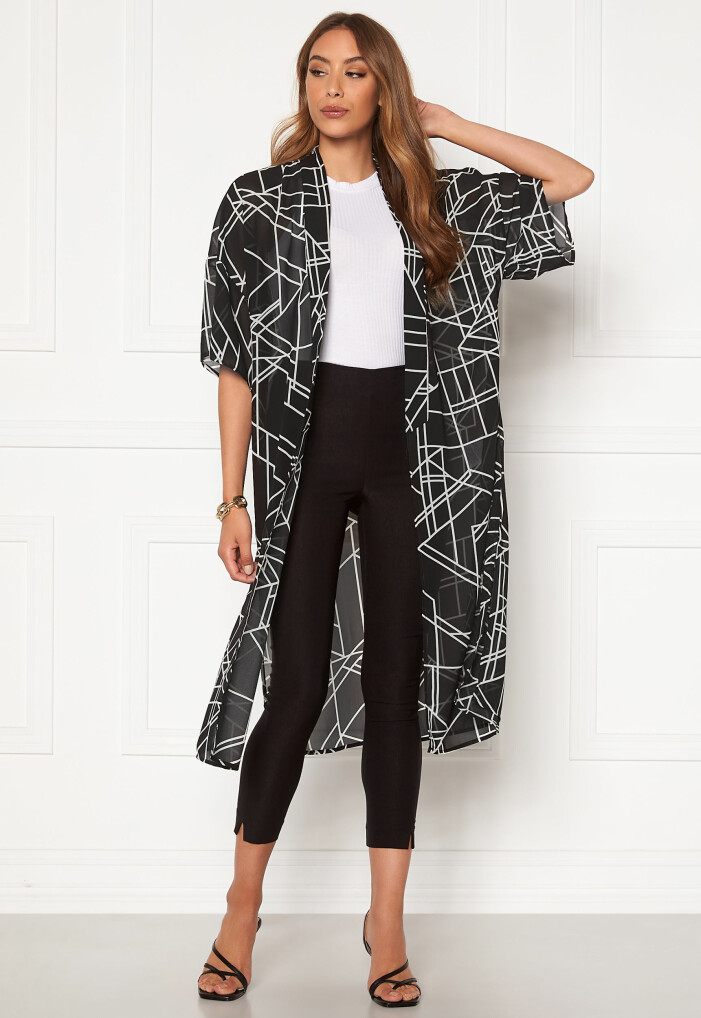 mönstrad svartvit kimono från vila