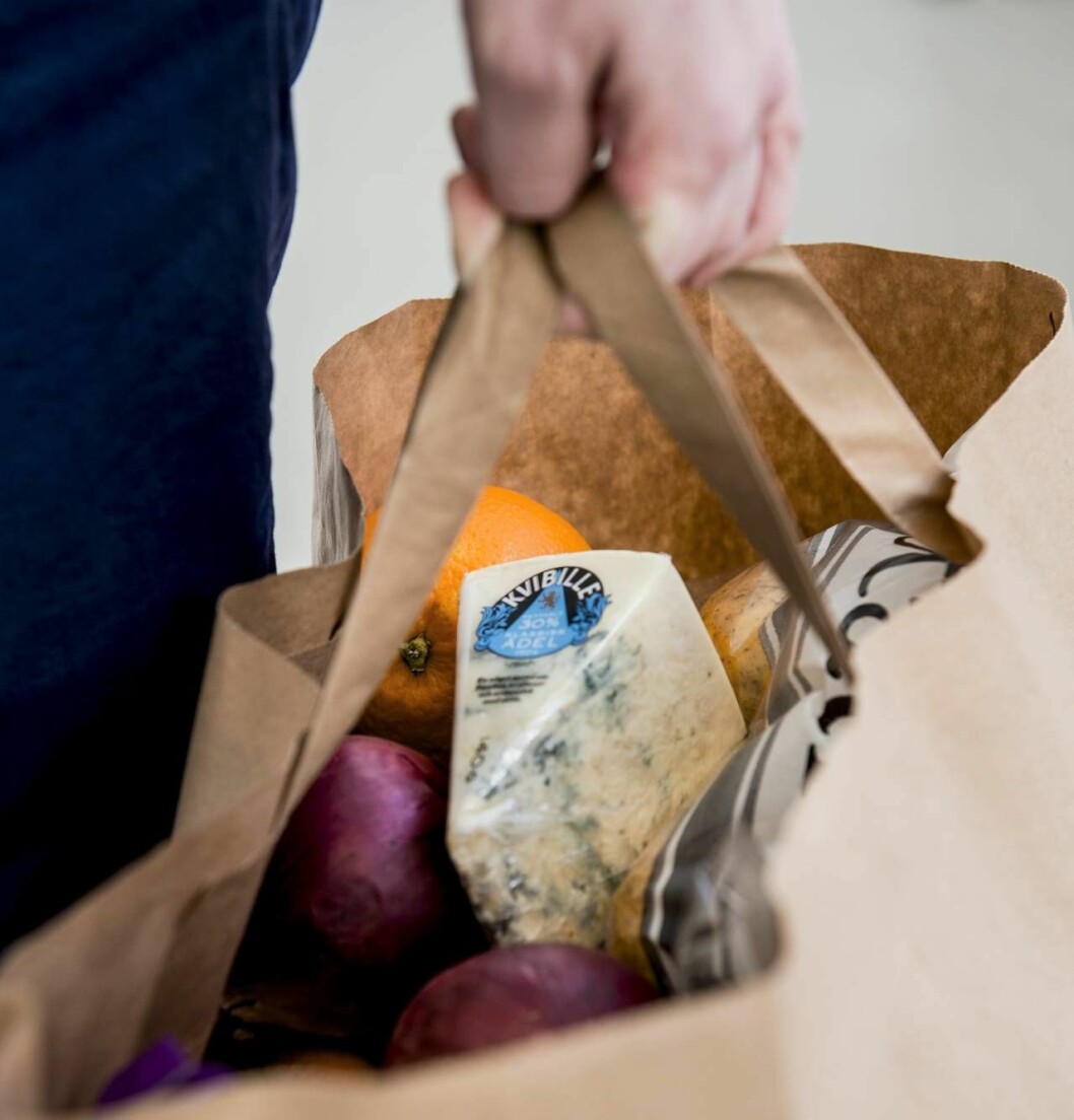 Papperspåse fylld med matvaror
