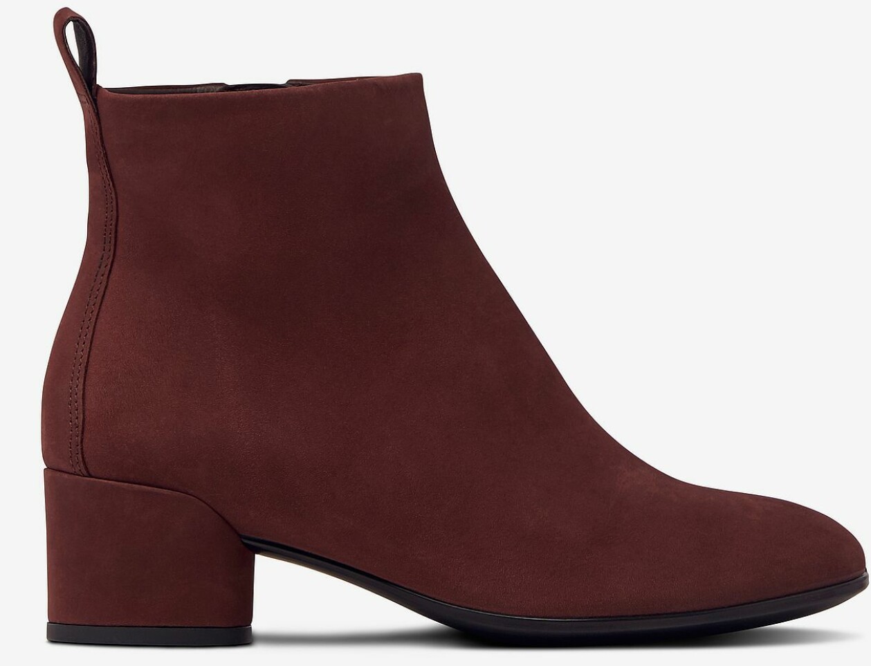 Vinröda stövletter i nubuck, från Ecco.