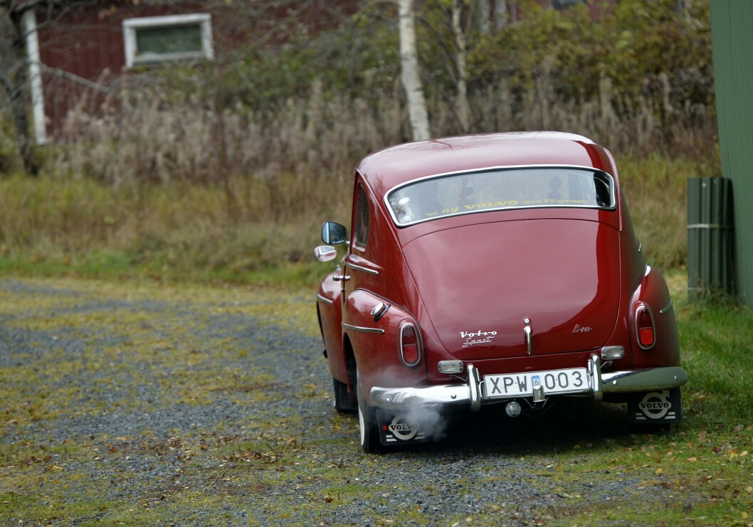 Den röda Volvo pv:n bakifrån.