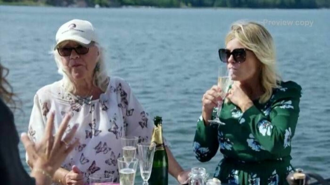 Christina Schollin och Pernilla Wahlgren tas emot på Renées brygga. Foto: TV4 Christina Schollin, Pernilla Wahlgren, Bianca Ingrosso i Renées brygga