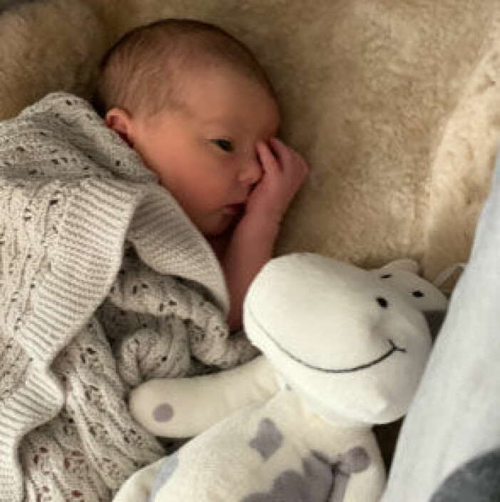 Lilla Wilma föddes den 21 maj 2021. Nyfödda Wilma, dotter till Madeleine och Sina som försökt få barn i tio år.