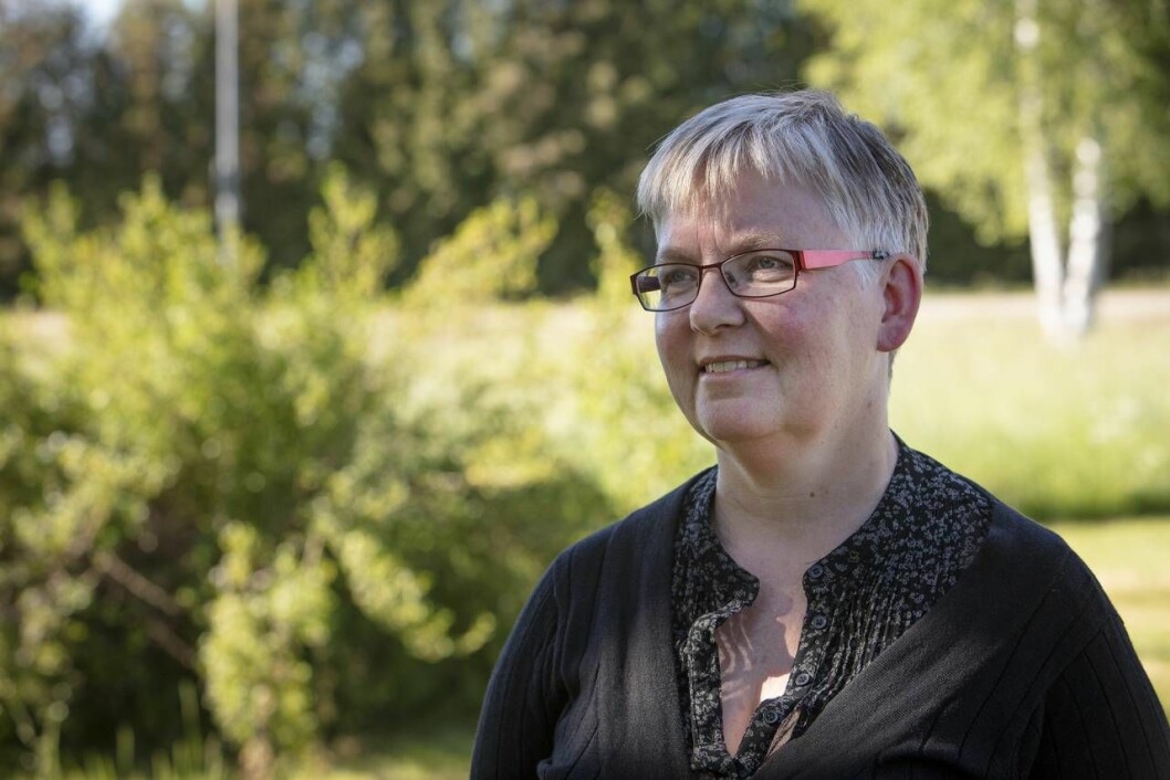 I dag är Yvonne glad att det gått så bra för hennes dotter. Foto: Dan Lindberg Yvonne ute i trädgården