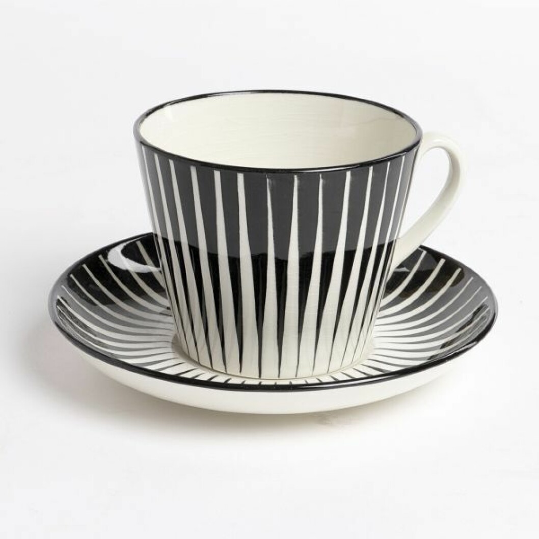 Svartvitmönstrade kaffekoppen Zebra med fat.
